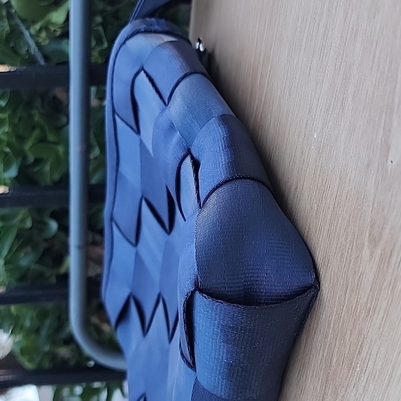 Harveys Original Seatbelt Blue Crossbody bag - Picture 6 of 10